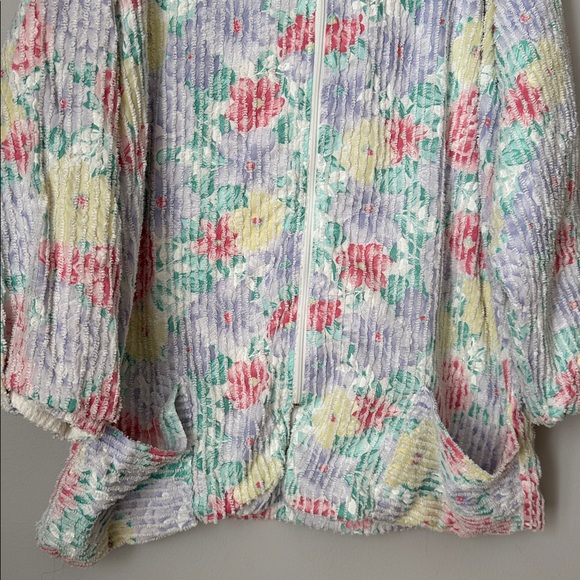 Pastel floral print chenille hooded jacket with a full zip and pockets - Picture 3 of 7
